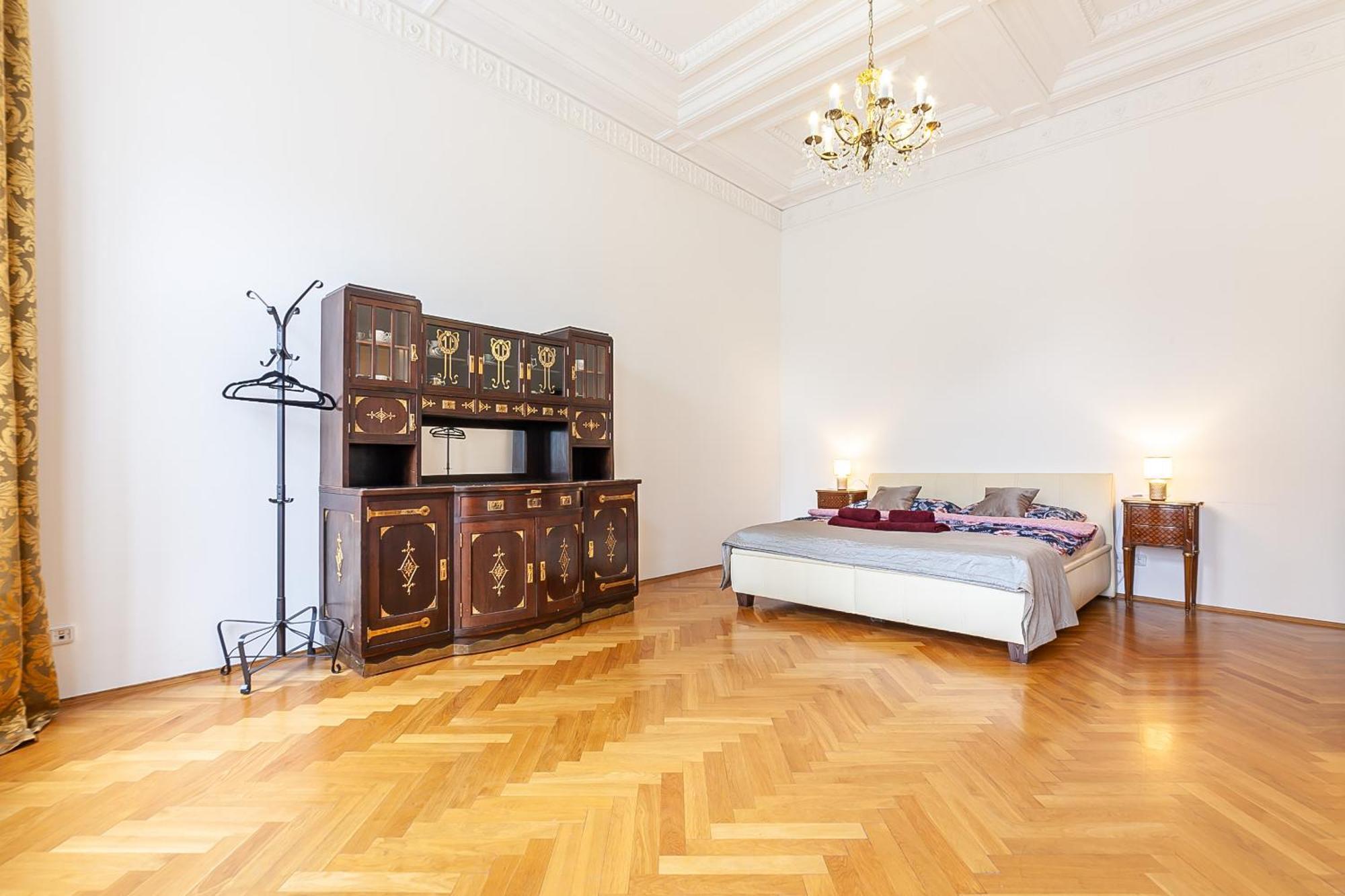 Royal Apartment By Charles Bridge View Of Saint Nicholas Church Прага Екстериор снимка