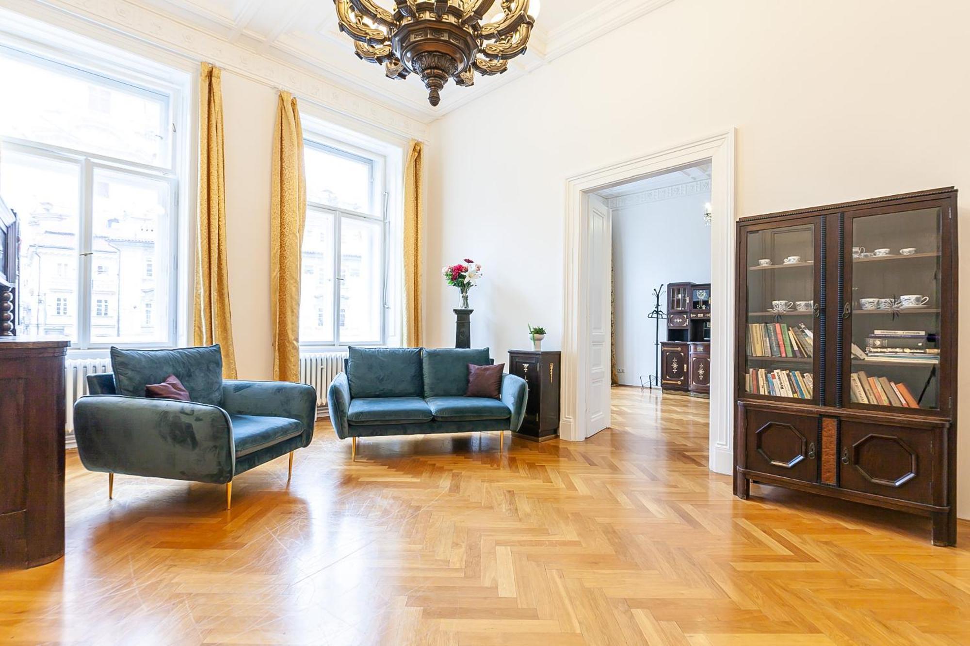 Royal Apartment By Charles Bridge View Of Saint Nicholas Church Прага Екстериор снимка