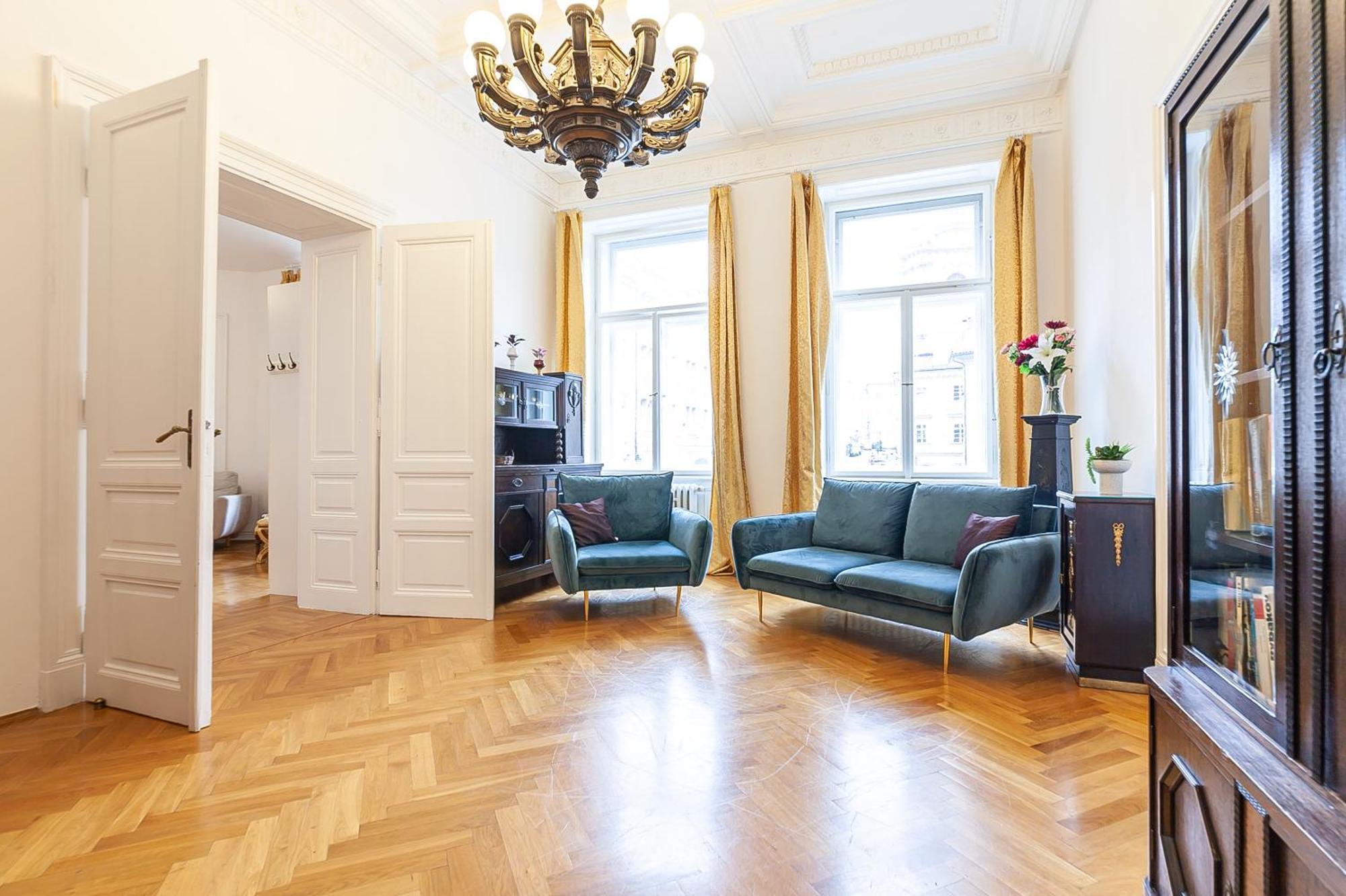 Royal Apartment By Charles Bridge View Of Saint Nicholas Church Прага Екстериор снимка