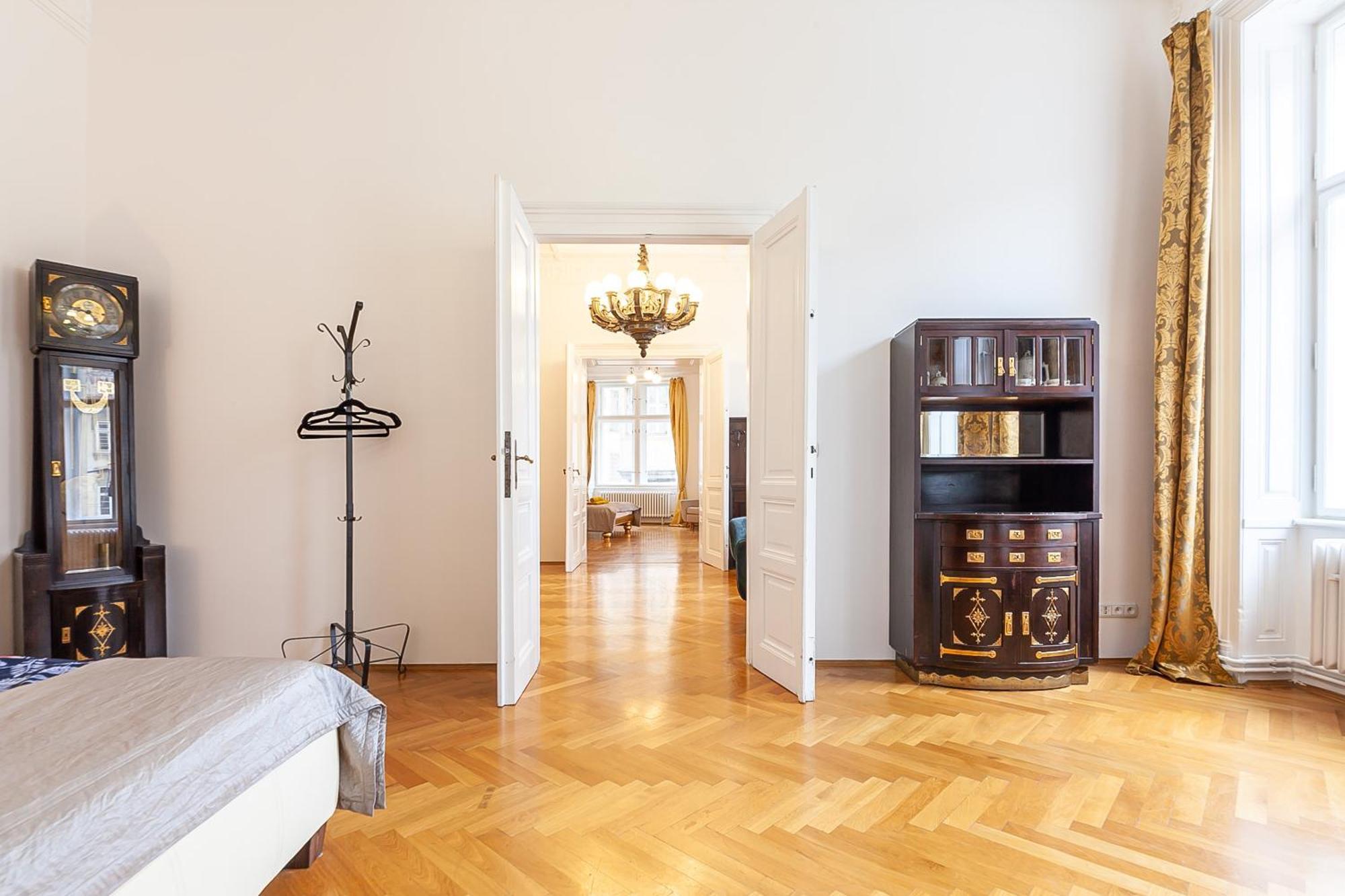 Royal Apartment By Charles Bridge View Of Saint Nicholas Church Прага Екстериор снимка