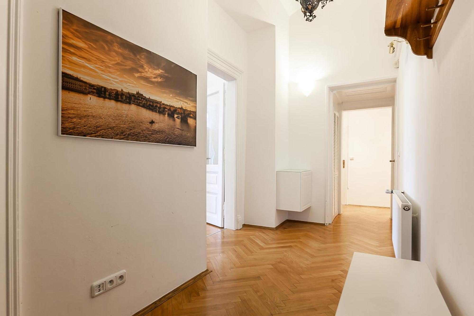 Royal Apartment By Charles Bridge View Of Saint Nicholas Church Прага Екстериор снимка